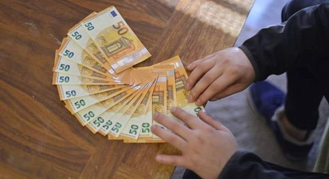 "ეს იცით რა არის? ეს უბრალო 800 ევრო არ არის... გერმანია 800 ევროს არაფრის კეთებაში მიხდის, მანდ ვირივით მუშაობაში 350 ლარს ვიღებდი..."