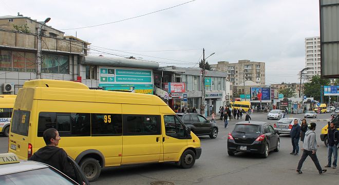 დღეს ეჩხუბებოდა სამარშუტო ტაქსში ქმარი ცოლს - "თუ ქირის ფული მე ვიხადე და გაჭამე, მაშინ შენ რა ჩემ *ლეთ მჭირდები…"