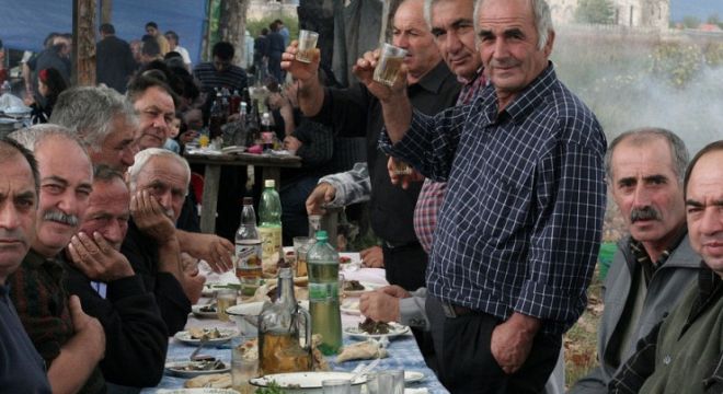 "უმჯობესია გავაუქმოთ ქელეხების ტრადიცია, ეს მავნე გადმონაშთია" - შეიძლება მალე ქელეხიც აიკრძალოს