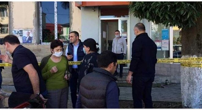 დღეს ქობულეთში საქართველოს ბანკის ინკასატორი დააყაჩაღეს, წაღებულია 75 000 ლარი