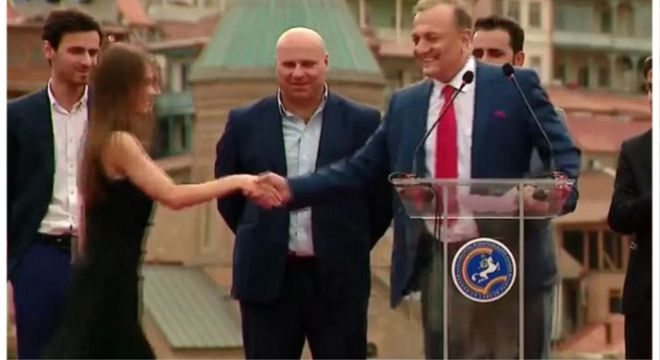 სამი გემრიელი ლუკმა შემოვინახეთ ბოლოსთვის, სამი ულამაზესი ქალი - რატომ უნდა დავუჭიროთ ლეიბორისტულ პარტიას მხარი