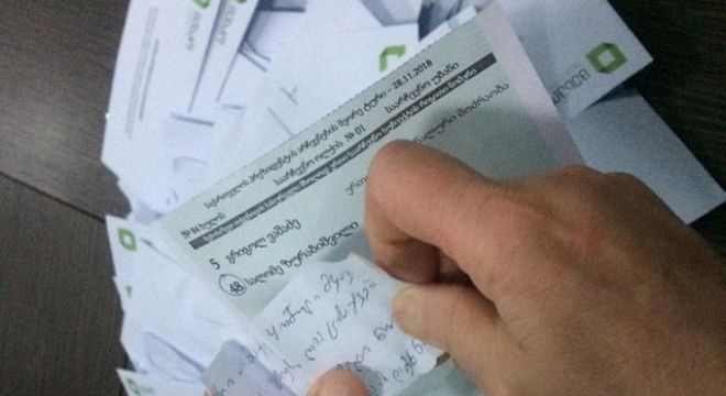 რა  წერილი  ჩააგდო  მარტოხელა  დედამ  ბიულეტენთან  ერთად  საარჩევნო  ყუთში