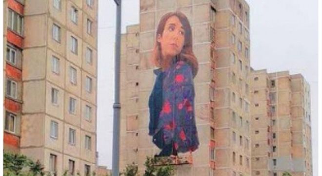ვინ არის ცნობილი გოგონა, რომელიც ვარკეთილში ერთ-ერთ საცხოვრებელ კორპუსზე დახატეს