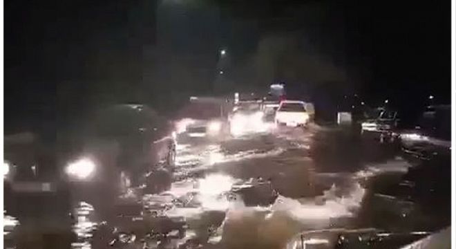 დატბორილია ქუჩები და მისი მიმდებარე სენობები - რა ხდება ამ წუთებში ქობულეთის ქუჩებში