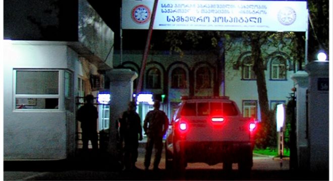 გორის ჰოსპიტალიდან კოვიდინფიცირებული მამაკაცი ქიწნისში ფეხით გაიქცა, ინფიცირებულს სასწრაფო დახმარების და საპატრულო პოლიციის ბრიგადებიერთდროულად მისდევდა