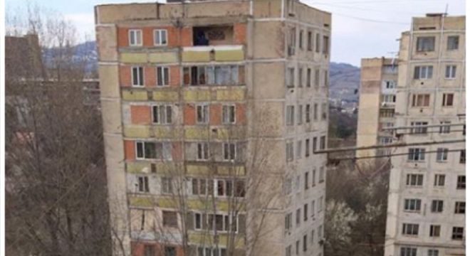 რამდენიმე წუთის წინ თემქაზე ერთ-ერთ კორპუსში აფეთქება მოხდა - არის დაშავებული