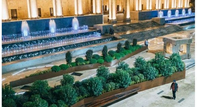 ერთ-ერთი მცენარე, რომელიც რუსთაველზე დარგეს მსოფლიოს შხამიან მცენარეების ათეულში შედის, ადამიანისთვის მისი შხამი ფატალურ შედეგს – სიკვდილს იწვევს. მასთან შეხება კლავს მწერებს ადგილზე