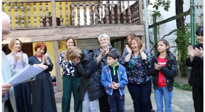 ქუთაისელ სოციალურად დაუცველ ოჯახს უცნობმა გერმანელმა მოხუცმა 10 000 ევრო უანდერძა