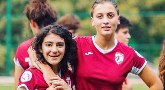 ქართველმა ფეხბურთელმა გოგონამ გოლის გატანის შემდეგ მაისური გაიხადა