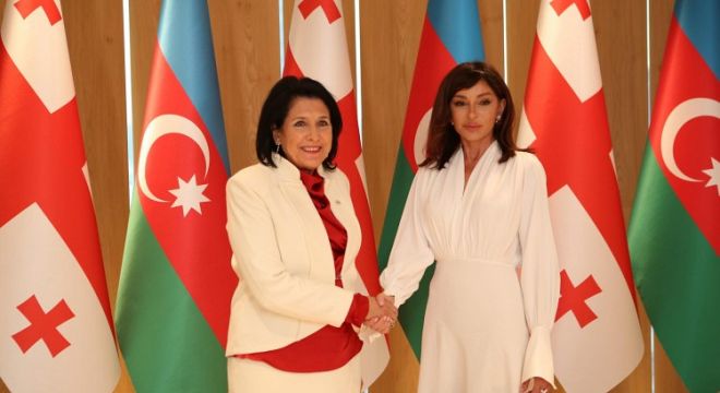 "ჩვენმა პრეზიდენტმა აზერბაიჯანის პირველი ლედი, მოდელი მეჰრიბადიც კი დაჩრდილა სილამაზით..."