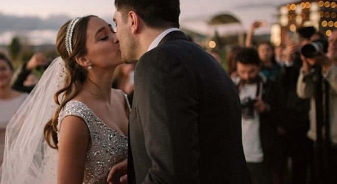 სოციალურ  ქსელში  მილიონერ  თოშა  ქებურიასა  და  ქეთი  ჟღენტის  ქორწილის  ფოტოსურათები  ვრცელდება  (3  ფოტო)