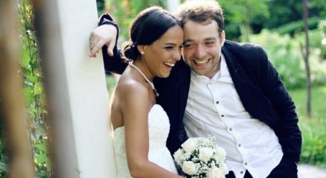 ერთი  ბედნიერი  ოჯახი  ვიყავით  და  გავნადგურდით....  არავის  დაჭერა  არ  მინდა...  უბრალოდ  როცა  დაგცინიან... 