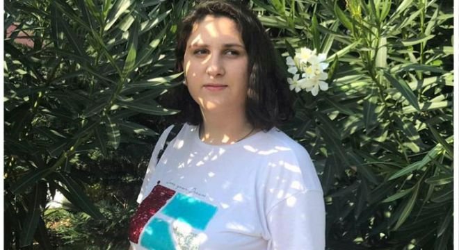 მაღაზიაში რომ შევედი, ერთი კარგი ადამიანი შემოვიდა, დაახლოებით 30 წლამდე ბიჭი, შემოიყვანა ეს გოგოც და ეუბნება, აბა, რა გინდა, დაადე ხელი და მე გიყიდიო, ძააალიან, ძააალიან ბევრი პროდუქტი უყიდა