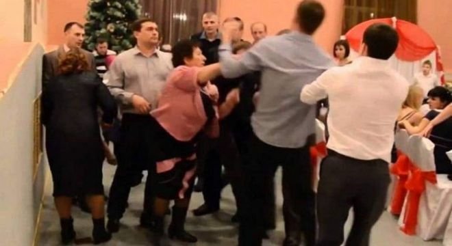 ქუთაისში  ბიჭის  ბებიამ  პატარძალი  სცემა - ბებო  თურმე  გინეკოლოგის  ასისტენტი  ყოფილა