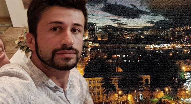 აუუ, ლამის დამენგრა ცხოვრება, იმხელა თავის ტკივილია... გაჩუქებთ ვინმეს პლეხანოვის სახლს, გთხოოვთ... და ბონუსად მამაჩემს გამოგაყოლებთ