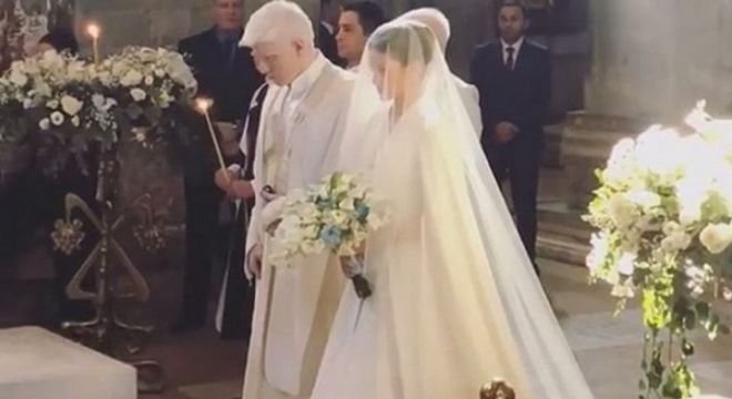 ინტერნეტში ბერა  ივანიშვილის  ჯვრისწერის  ფოტოსურათები  ვრცელდება