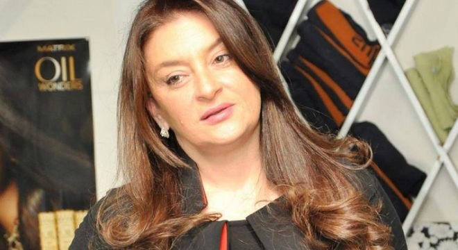 "ვინც აწი თქვენ ხმა მოგცეთ ან ნაცების ხარჯზე ქულების დაწერის უფლება, იმის "დედაც ვატირე"... მოკლედ, თქვენი ნაციონალი ხათუნა ხოფერია"