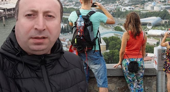 მე პირადად ვერც რუს მივიღებ სახლში და ვერც ფრანგს. იმიტომ კი არა ტრაკს ვათამაშებ, უბრალოდ... მიბრძანდით საფიჩხიის სახლში დედაჩემთან და ნამდვილ ომს მაშინ ჩახედავთ თვალებში