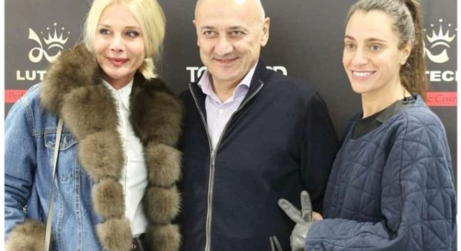 "არ მოიწყინოთ, ჩვენ მალე ისევ ერთად ვიქნებით, ეს დრო კი ოჯახს დაუთმეთ და იმ ადამიანებს ვისაც ყველაზე მეტად ვჭირდებით" - ვახტანგ ფხაკაძის რა წერილი გამოქვეყნდა სოციალურ ქსელში მისი გარდაცვალების შემდეგ