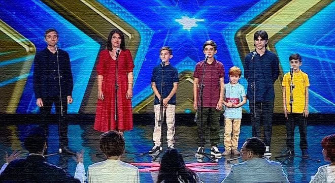 მრავალშვილიანი ოჯახი ლანჩხუთიდან, რომელსაც ნიჭიერის მთელი დარბაზი ფეხზეწამომდგარი უკრავდა ტაშს