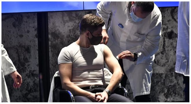 საბერძნეთის პრემიერი ხომ გახსოვთ, ვაქცინის გაკეთების დროს რომ მკერდი გამოუჩნდა და სრულიად მსოფლიო დასველდა... ახლა ხორვატიის პრემიერი და ჩვენ რა ვქნათ... ბატონო კახი ხომ ვერ დაგვეხმარებოდით?