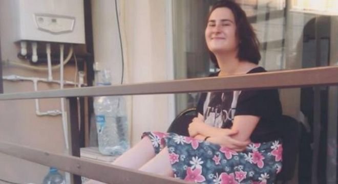 "გთხოვთ დამეხმარეთ... 6 პოლიციელი შემომივარდა, მამის თვალწინ დამაკავეს... მამა გარდაიცვალა..."