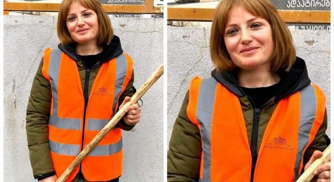 "ეს ეკა ონიანია, ქართველი გმირი დედა, ყოველ დილით 7 საათზე გამოდის და ასუფთავებს დიღომს, შემდეგ სახლში გარბის რათა პატარა სვილებს მიხედოს..."