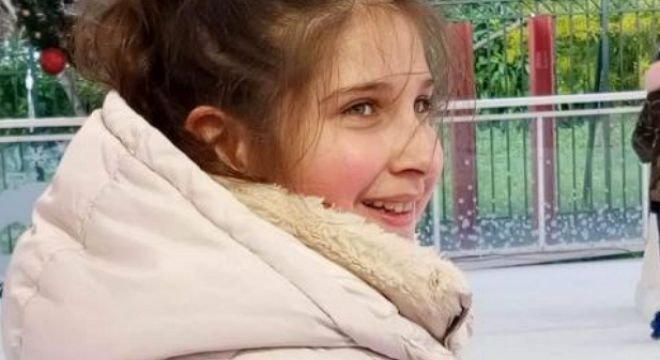 ვინ არის 10 წლის გოგონა, რომელიც საბერძნეთში პრემიერმა საკუთარ რეზიდენციაში მიიყვანა