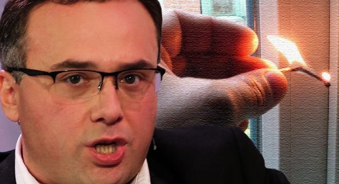 ჩემი ცხოვრების პირველი რუსი შპიონი აღმოვაჩინეთ... ეს მოხდა დღეს - 14:30-ზე. ქუჩის კამერებს დაფიქსირებული უნდა ჰყავდეს... სუს... შსს - ვიმეორებ, ვიდეო და ფოტო მაქვს, ველი თქვენს რეაგირებას