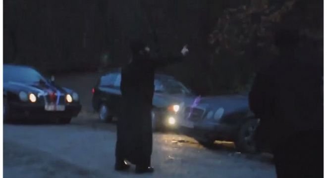 "მოიცა, მოიცა, ერთსაც ვსვამ, თუ არ დავლიო ბოზ****ლი ვიყო და თუ არ დაგალევინო ბოზი**ილი იყო..." - ინტერნეტში მთვრალი სასულიერო პირების ვიდეო ვრცელდება