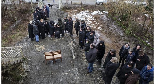 სამტრედიაში დაიღუპა ახალგაზრდა მამაკაცი, რომელსაც გადაუხადეს პანაშვიდი, დაკრძალვა და ქელეხი, რამდენიმე დღის მერე კი ოჯახმა შეტყობინება მიიღო მამაკაცისგან, რომ ის ცოცხალია - დაუჯერებელი ამბავი სამტრედიიდან