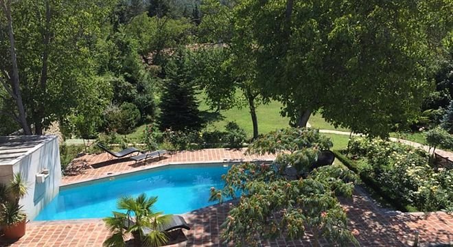 ეს იმ სახლის ფოტოსურათებია, რომელიც თბილისში 7 მილიონად იყიდება