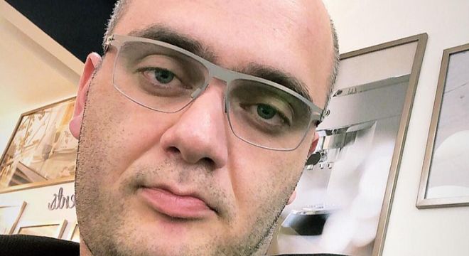 "დღეს დედაჩემის წამლისთვის შევედი აფთიაქში! 10 დღის წინ რაც წამლები ვიყიდე იგივე უნდა მეყიდა... მარტო გინების სურვილი მიჩნდება! მარტო გინების!..."