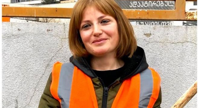 "დიღომში, ძიუდოს აკადემიის მიმდებარე უბანს ასუფთავებს... დილის 7 საათზე გამოდის სახლიდან... არიან ადამიანები, ვინც ეკასა შრომას პატივს არ სცემენ"