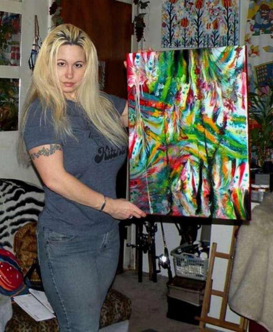 გოგონა,  რომელიც  თავისი  4  ზომის  მკერდით  საოცარ  ნახატებს  ხატავს (11  ფოტო)