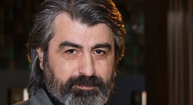 "გაბანტული ტუჩებით მიღიმოდა…მართლა ვტირი… გულით... არც გასვენებაში წავალ..."