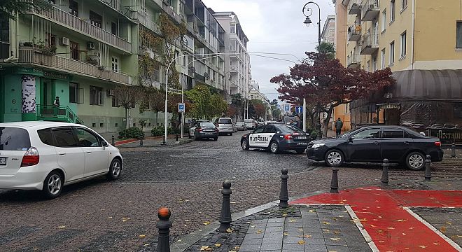 "10-12 წლის ბიჭები იყვნენ ერთ-ერთმა მეორე დანით დაჭრა, მდგომარეობა რამდენად რთულად არის არ ვიცი, მიზეზი..." - ბათუმში 12 წლის ბავშვმა თანატოლი დანით დაჭრა