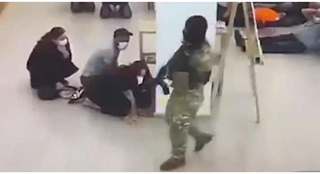 ის უბრალო სამხედრო მოსამსახურე არაა, ეტყობა, რომ სპეცდანიშნულების მომზადება ძალიან კარგად აქვს გავლილი - რას ამბობენ ექსპერტები მძარცველზე, რომელმაც 3 პირი და ნახევარი მილიონი გაიტაცა