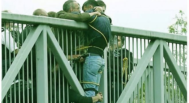 "ხიდზე მივდიოდი, როდესაც ბიჭი დავინახე ხტებოდა, უცბათ მივვარდი მინდოდა გადამერჩინა..."