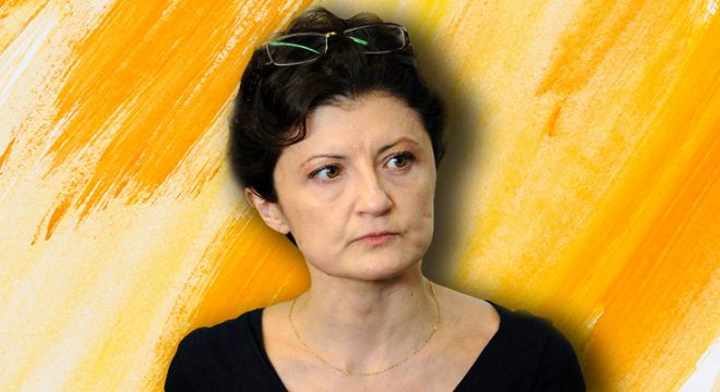 "ჩემზე ბევრ რამეს ამბობენ. იძახიან: მახინჯია, ლილიპუტია... შეიძლება პირველ ორზე ვიდაოთ, მაგრამ მესამე ნამდვილად არ ვარ..." - თეა წულუკიანი