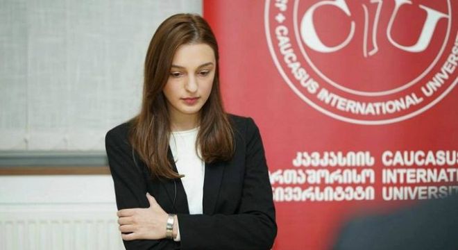 შენს განშორებას - ვირუსით გარდასცვლილი 22 წლის გოგონას შესრულებული ემოციური სიმღერა