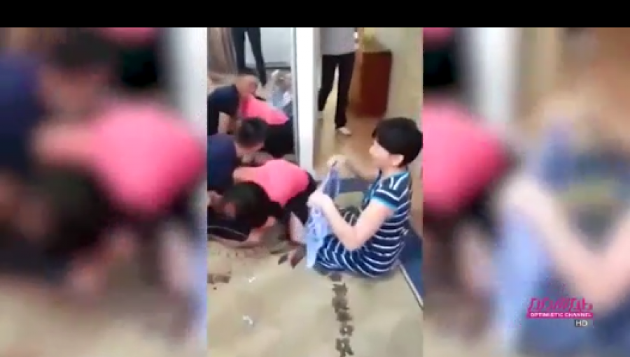გოგონას  თავსაბურავი  გაუკეთეს  და...  ყაზახური  ტრადიციის  ამ  საშინელმა  კადრებმა  შემძრა (ვიდეო)