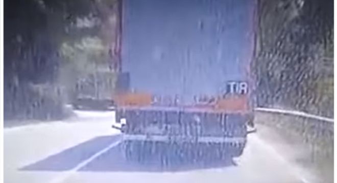 რიკოთზე ტრაილერი ამოტრიალდა - ვიდეორეგისტრატორით გადაღებული კადრები 