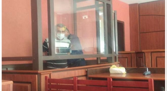 "ცამდე მართალივარ, მე იქით მოვკვდები ეს აქეთ, მაინც შევხვდებით ერთმანეთს ძმაკაცურად" - რას აცხადებს 11 წლის შვილის თვითმკვლელობამდე მიყვანაში და ძალადობაში ბრალდებული ბავშვის მამა სასამართლოზე