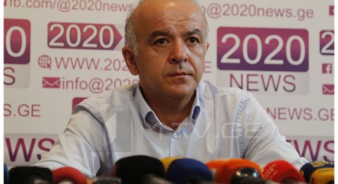 "გიორგის ვინ გაეკიდა ისიც ვიცი, რამდენი იყვნენ ისიც ვიცი და ციხიდან, რომ არ გამოვახედებ ისიც ვიცი. გიდასტურებთ, რომ გიორგის რამდენიმე ადამიანი გაეკიდა" - გიორგი შაქარაშვილის ბიძა განცხადებას ავრცელებს