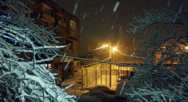 რა სიტუაციაა ამ წუთებში გორში, სადაც უკვე რამდენიმე საათია გადაუღებლად თოვს