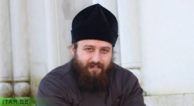 "ვერის ტაძრის მღვდელმსახური (იოანე ღვთისმეტყველში) მღვდელი გიორგი პაპავა დაინფიცირდა კორონა ვირუსით... მრევლის თქმით ბზობასაც ქონდა ადამიანებთან შეხება... ასე იცის სიბნელემ, სიუვიცემ და უსიყვარულობამ"