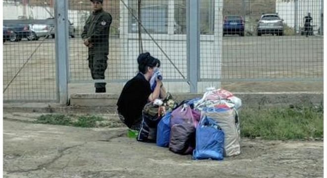 "გაუჩერებლად ტიროდა, ციხიდან გამოსულს არავინ დახვდა..." - შეწყალებით გათავისუფლებული ქართველი ქალის ისტორია